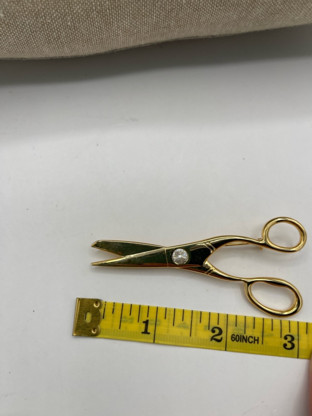 Vintage Scissors Hair Stylist Pin Brooch Gold Scissor-Shaped Crystal Brooch - Picture 4 of 4